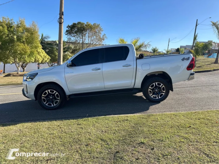 HILUX 2.8 D-4D TURBO DIESEL CD SRX 4X4 AUTOMÁTICO