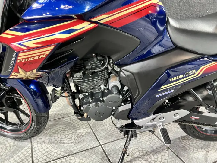 FZ25 250 FAZER CAPITÃ MARVEL FLEX