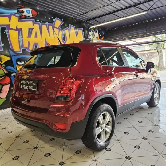 TRACKER LT