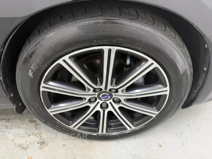 S60 T-5 MOMENTUM 2.0 245cv 4p