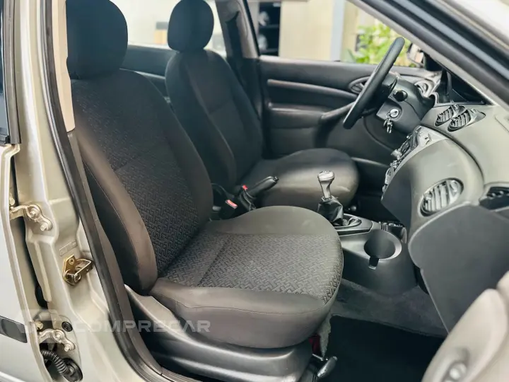 FOCUS 1.6 GLX Sedan 16V