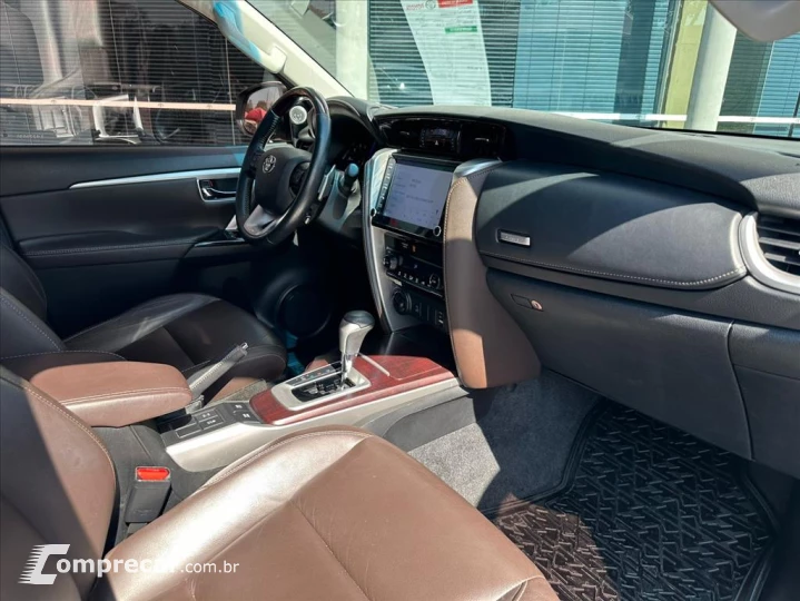 HILUX SW4 2.8 SRX 4X4 7 LUGARES 16V TURBO INTERCO