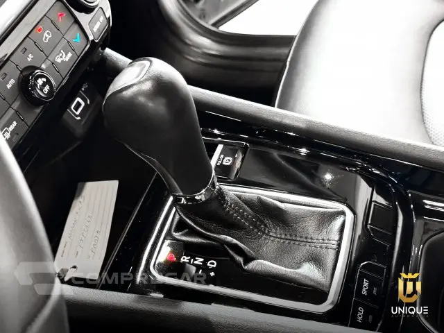 COMPASS - 1.3 T270 TURBO LONGITUDE AT6