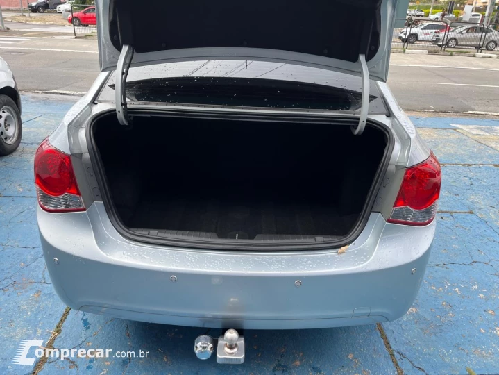 Cruze Sedan