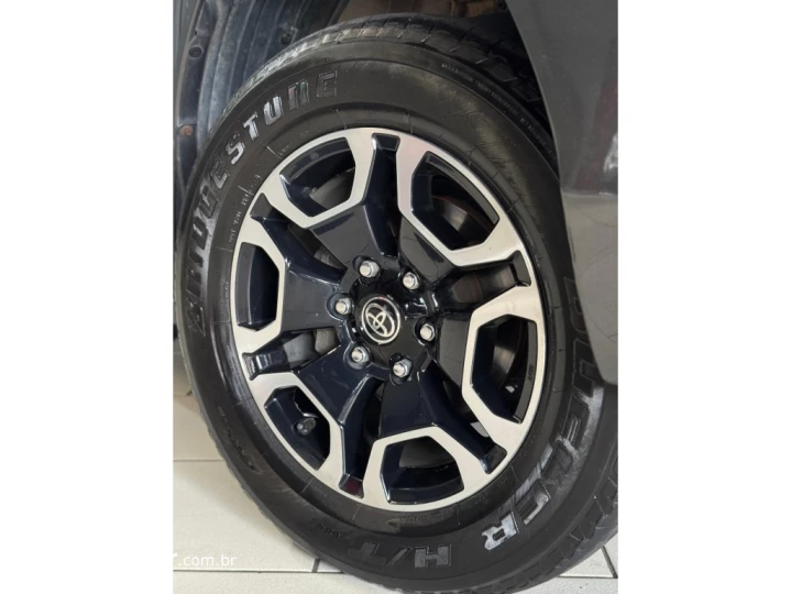 HILUX 2.8 D-4D TURBO DIESEL CD SRX 4X4 AUTOMÁTICO
