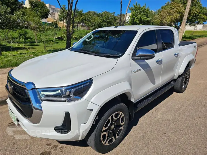 HILUX 2.8 D-4D TURBO DIESEL CD SRX PLUS 4X4 AUTOM