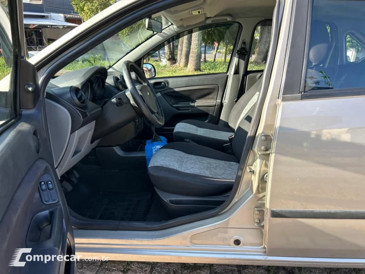 Fiesta Sedan 1.0 8V Flex 4p