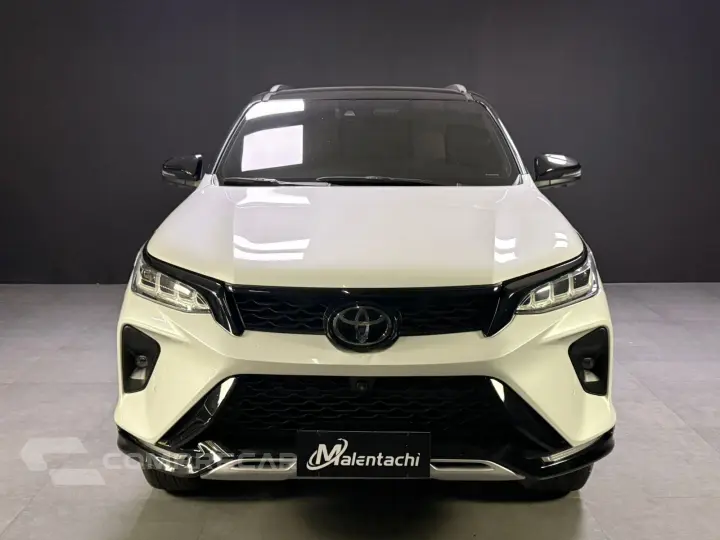 HILUX SW4 2.8 D-4D TURBO DIESEL DIAMOND 7L 4X4 AUTOMÁTICO