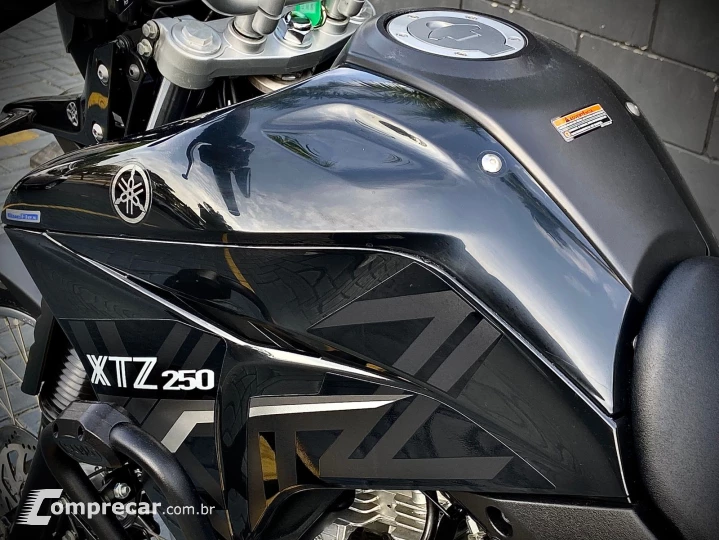 XTZ 250 LANDER