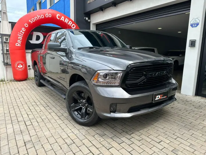 1500 5.7 V8 Limited Night Edition CD 4X4