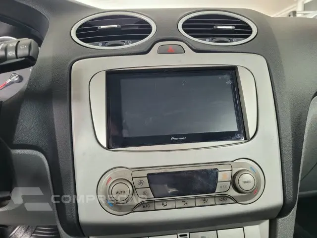 FOCUS HATCH - 2.0 GLX 16V 4P AUTOMÁTICO