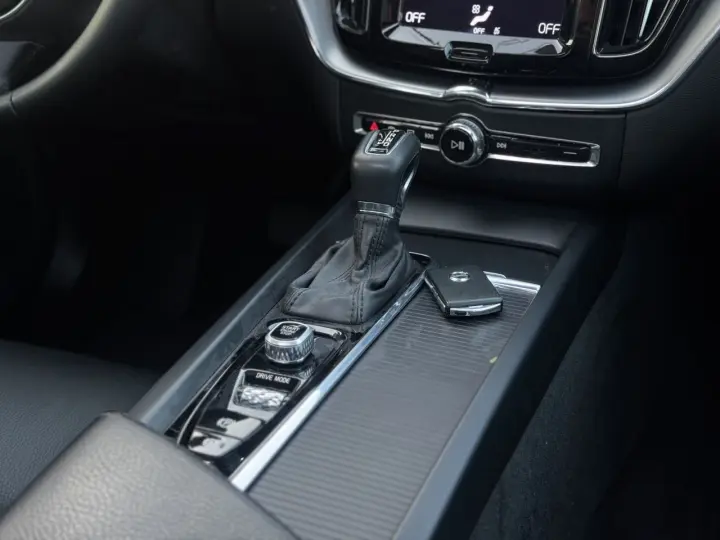 XC 60 T-5 MOMENTUM 2.0 254cv AWD 5p