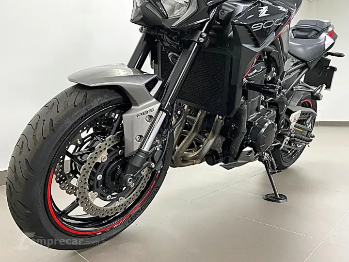 KAWASAKI Z900