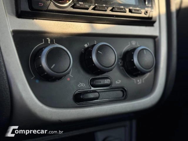 VOYAGE - 1.0 MI 8V 4P MANUAL
