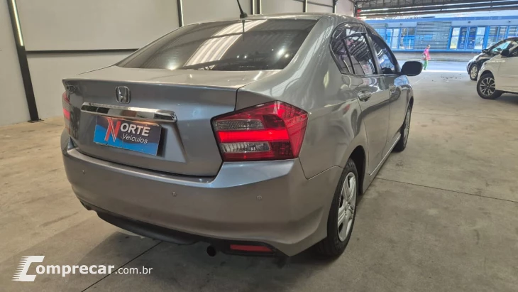 CITY 1.5 DX Sedan 16V