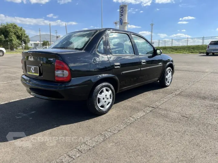 Classic Sedan 1.0 4P