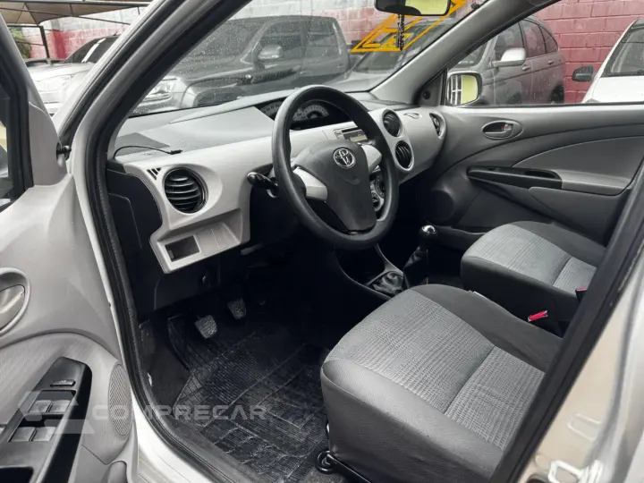 Etios Sedan 1.5 16V 4P FLEX XS