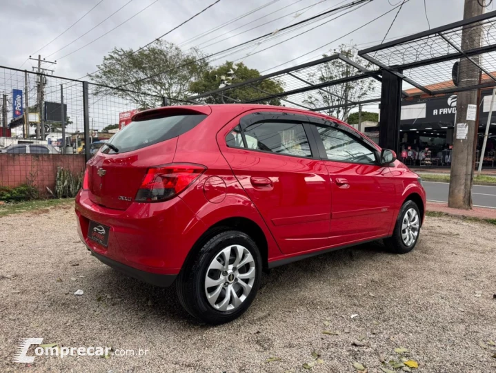 Onix Hatch 1.4 4P FLEX LT AUTOMÁTICO