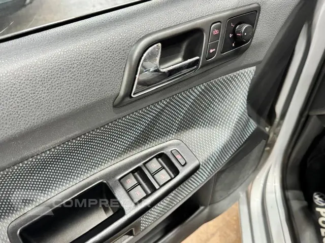 POLO SEDAN - 1.6 MI 8V 4P MANUAL