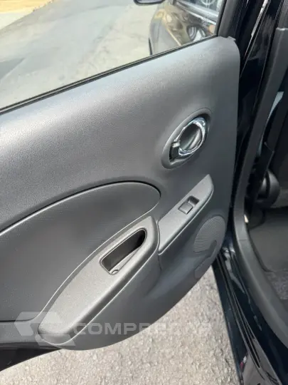 Nissan March 1.6 SV automático