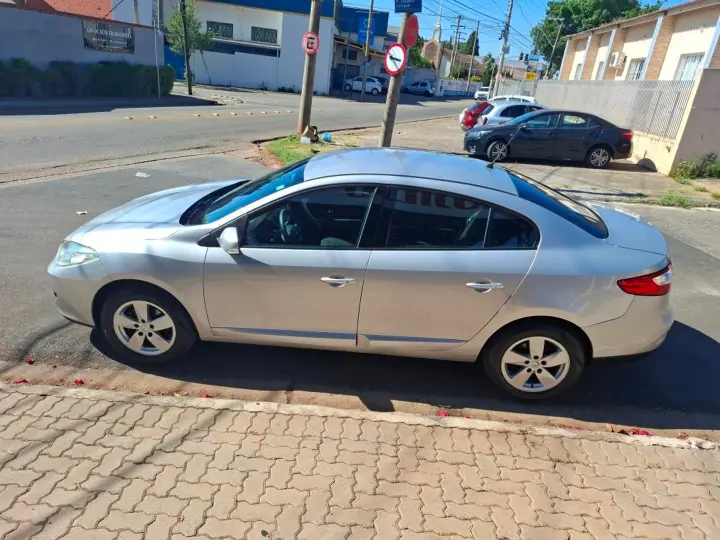 Fluence 2.0 Dynamique 16V Flex 4P Manual