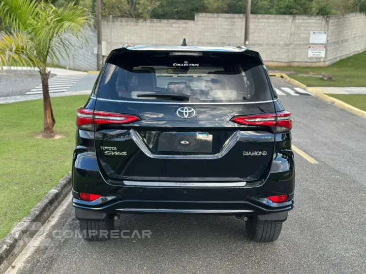 HILUX SW4 2.8 D-4D TURBO DIESEL DIAMOND 7L 4X4 AUTOMÁTICO