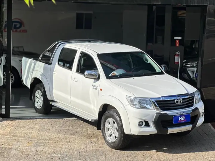 HILUX CD4X2 SR