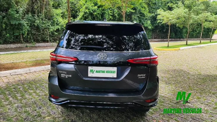 HILUX SW4 2.8 D-4D TURBO DIESEL SRX 4X4 AUTOMÁTICO