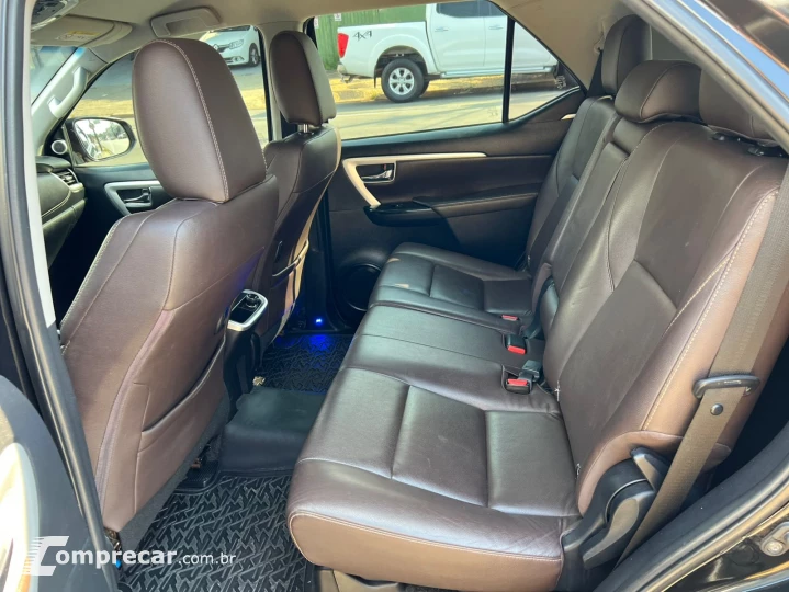 HILUX SW4 2.8 D-4d Turbo SRX 4X4