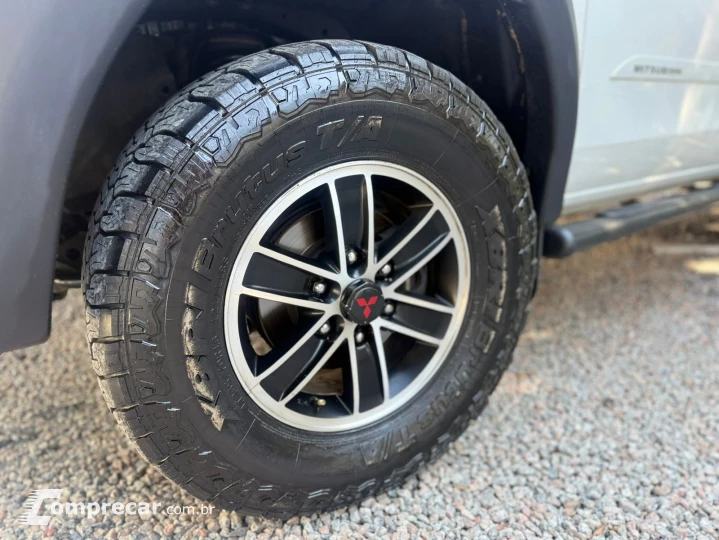 L200 TRITON 2.4 16V Turbo Sport GLS CD 4X4