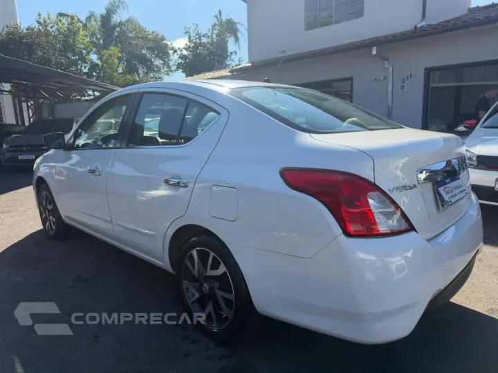 Versa Sedan 1.6 16V 4P FLEX SL