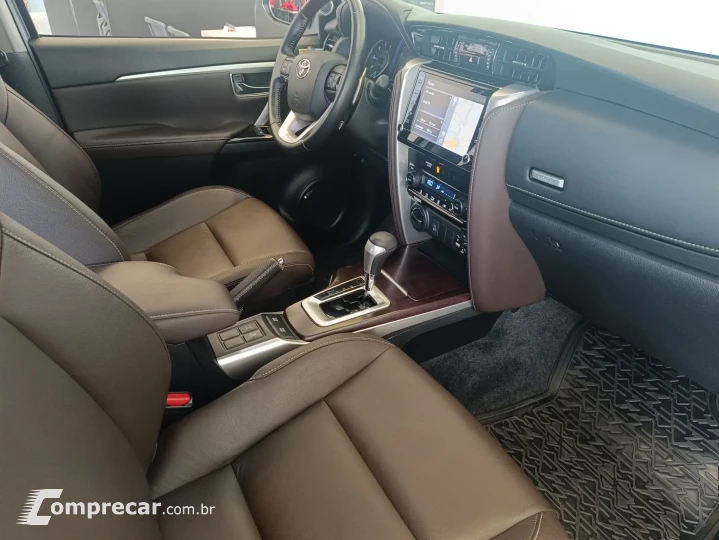 HILUX SW4 2.8 SRX 4X4 7 LUGARES 16V TURBO INTERCOOLER 4P AUT