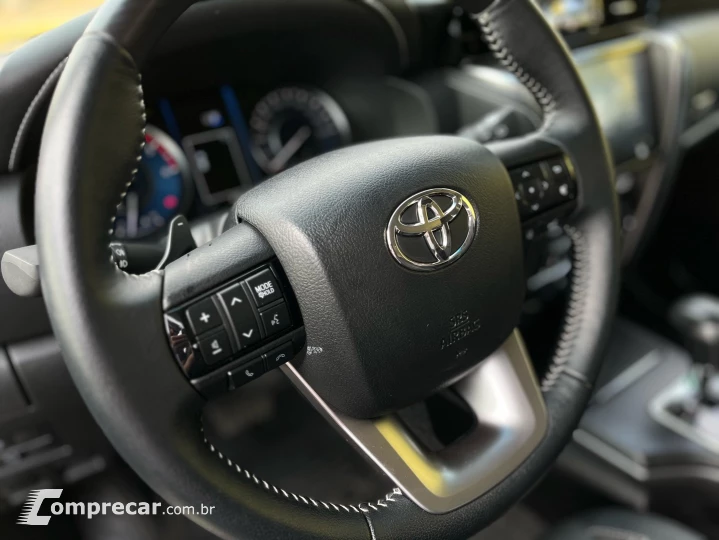 HILUX SW4 2.8 D-4D TURBO DIESEL SRX 4X4 AUTOMÁTICO