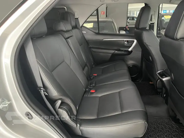 HILUX SW4