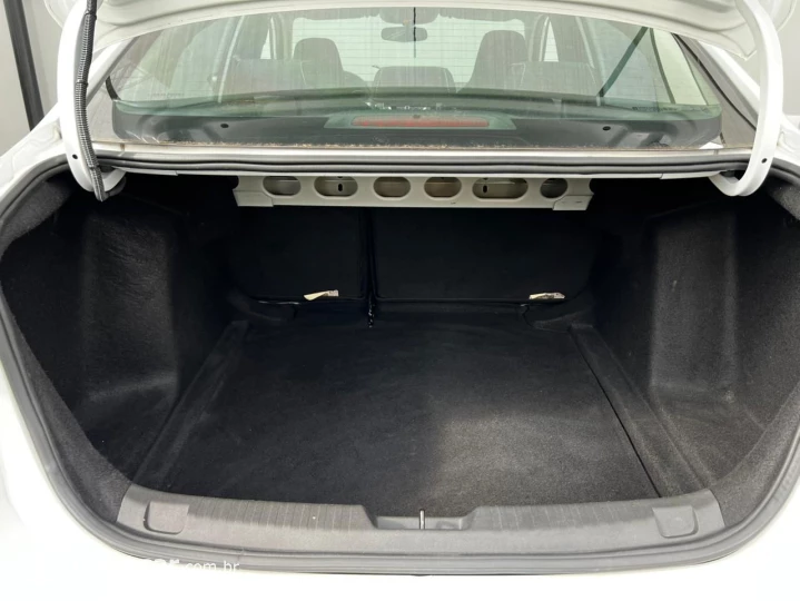 ONIX SEDAN Plus LT 1.0 12V Flex 4p Mec.