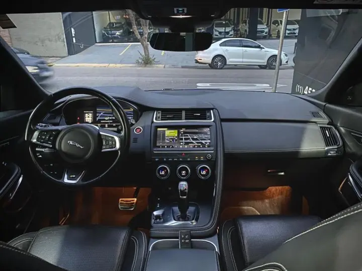 E-PACE 2.0 16V P300 R-dynamic SE AWD