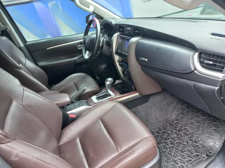 HILUX SW4 2.8 SRX 4X4 7 Lugares 16V Turbo Intercooler