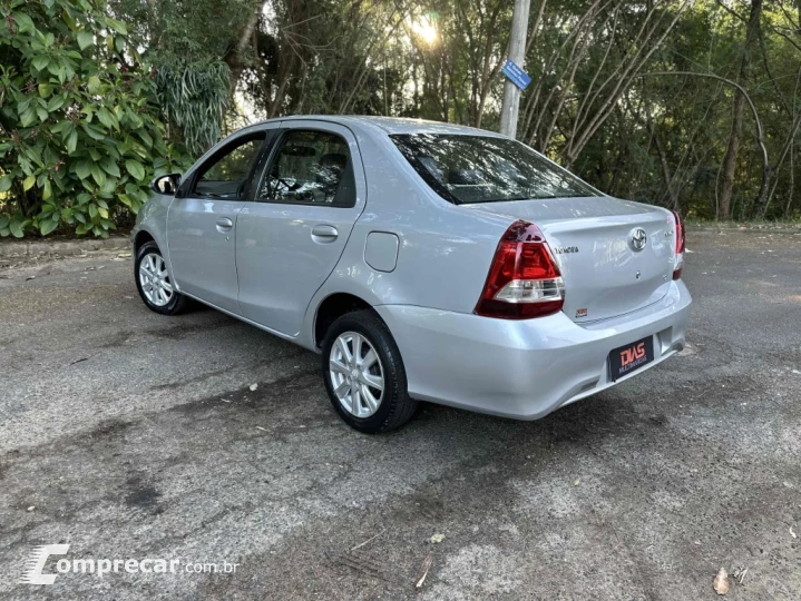 ETIOS 1.5 X Plus Sedan 16V