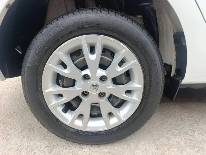 LOGAN 1.0 12V SCE ZEN