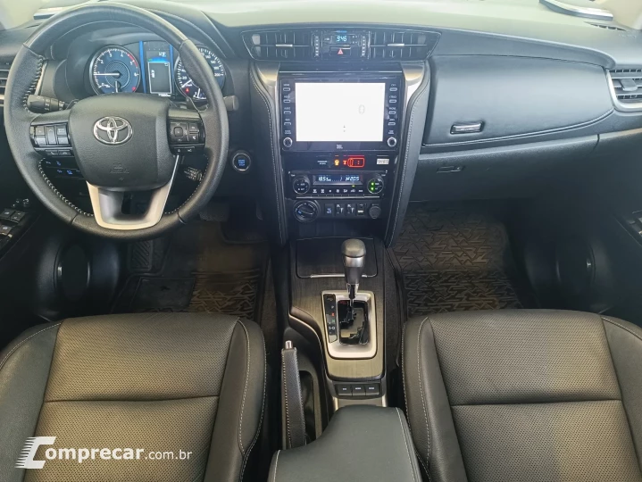 HILUX SW4 2.8 D-4D TURBO SRX 7L 4X4 AUTOMÁTICO