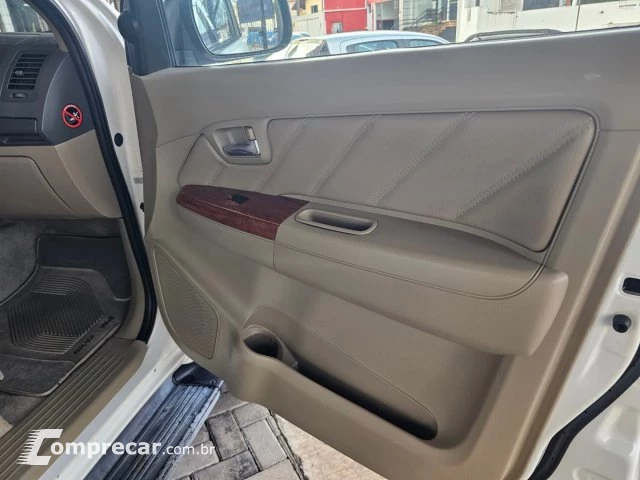 HILUX SW4 - 3.0 SRV 4X4 7 LUGARES 16V TURBO INTERCOOLER 4P A