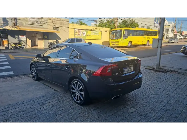 S60 2.0 T4 MOMENTUM GASOLINA 4P AUTOMÁTICO