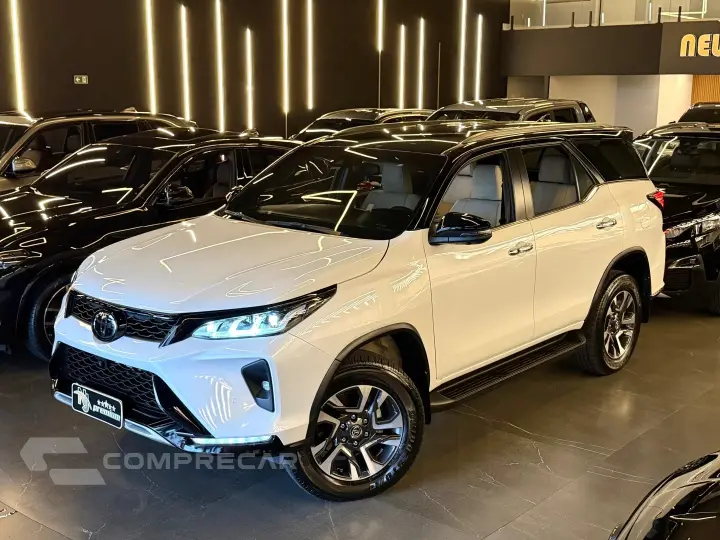 HILUX SW4 2.8 D-4D TURBO DIESEL DIAMOND 7L 4X4 AUTOMÁTICO