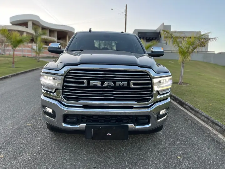 3500 6.7 I6 TURBO DIESEL LARAMIE CD 4X4 AUTOMÁTICO