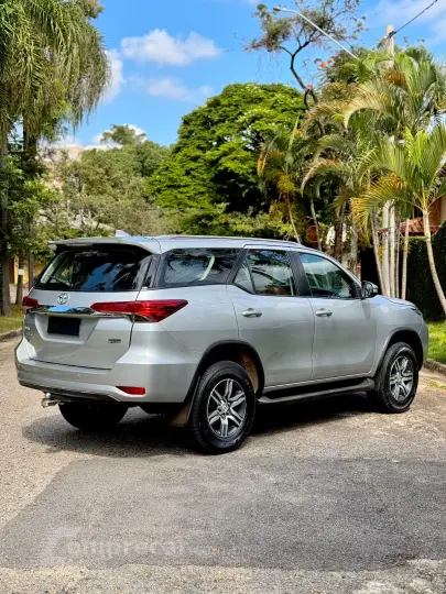 HILUX SW4 2.7 SR 4X2 7 Lugares 16V