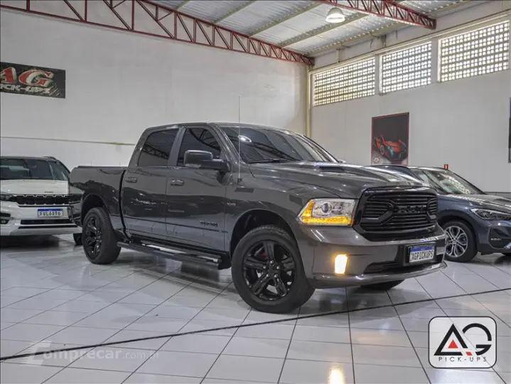 CLASSIC 5.7 V8 Laramie Night Edition CD 4X4