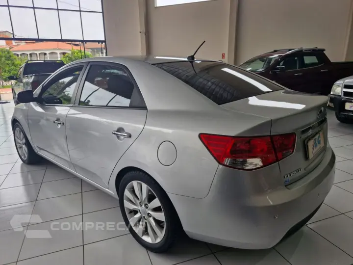Cerato Sedan 1.6 16V 4P SX3 AUTOMÁTICO