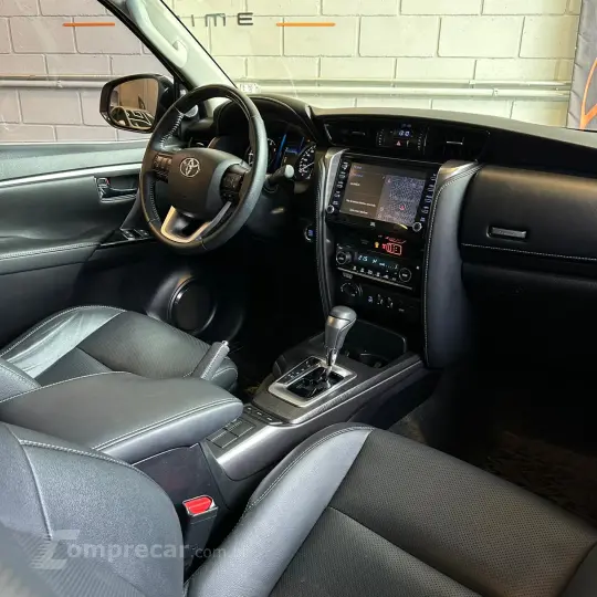 HILUX 2.8 SW4 4X4 8V