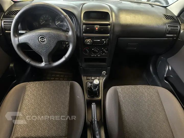 ASTRA 2.0 MPFI Advantage Sedan 8V