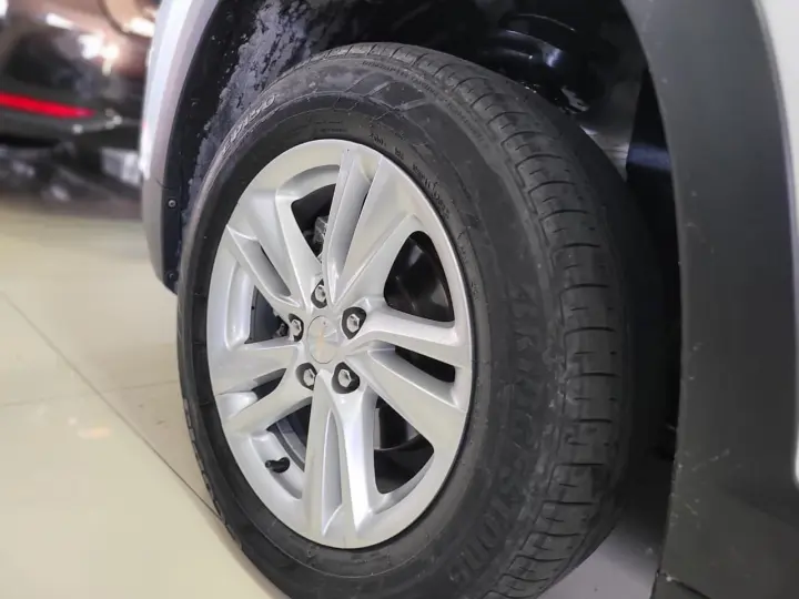 TRACKER LT 1.0 Turbo 12V Flex Aut.